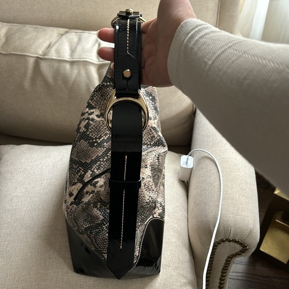 Dooney & Bourke shoulder snake skin and patent leather - Picture 7 of 17